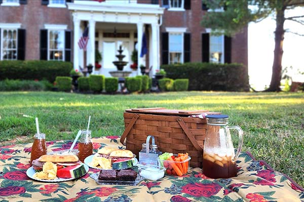 Charcuterie & Picnic Baskets 1