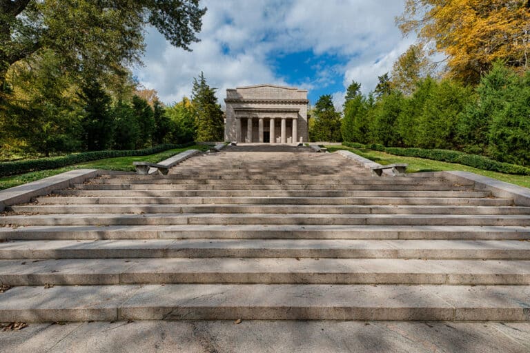 The memorial at te Abraham Lincoln Birthplace National Historical Park